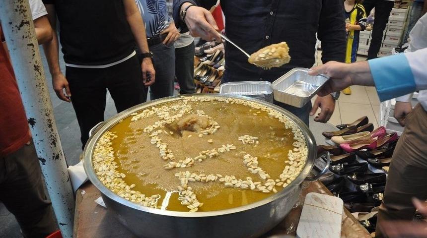 Aziz Yıldırım Se&ccedil;ilemeyince Helva Dağıttı