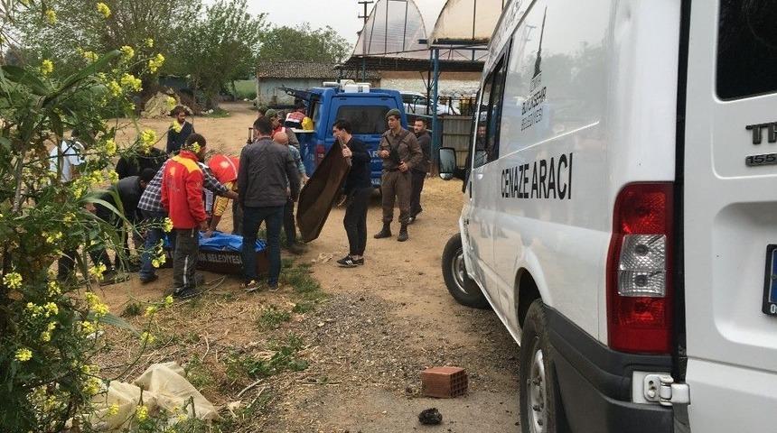 İzmir&rsquo;de 2 Kişinin &Ouml;ld&uuml;ğ&uuml; Silahlı Kavgada Husumet İddiası