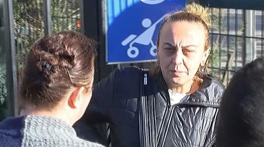 Oğlu Tarafından &Ouml;ld&uuml;r&uuml;len Devlet Sanat&ccedil;ısının Eşi Adliyede G&ouml;r&uuml;nt&uuml;lendi