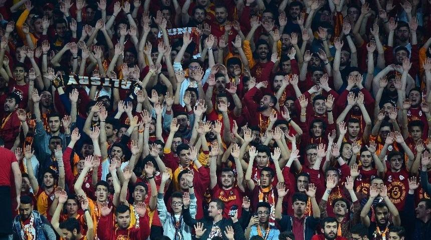 Galatasaray Taraftarları, Sinan Erdem&rsquo;i Doldurdu