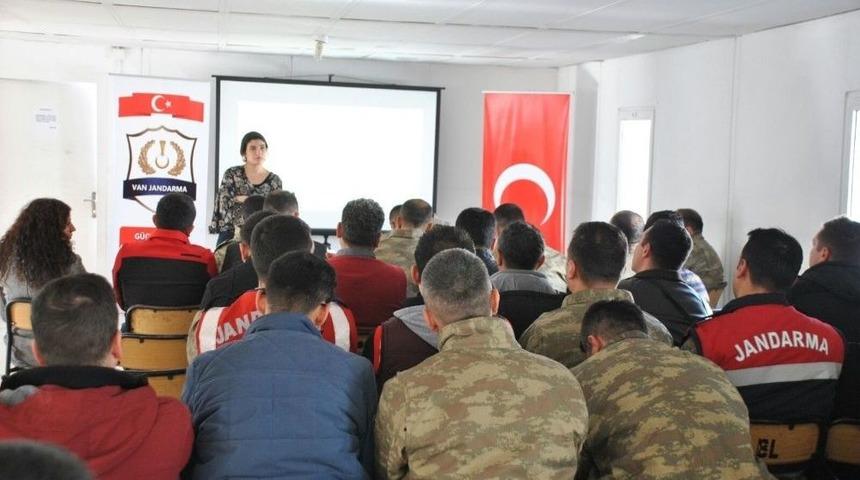 Jandarmadan, &ldquo;su&ccedil; Mağduru &Ccedil;ocuklar&rdquo; Konulu Eğitim Semineri