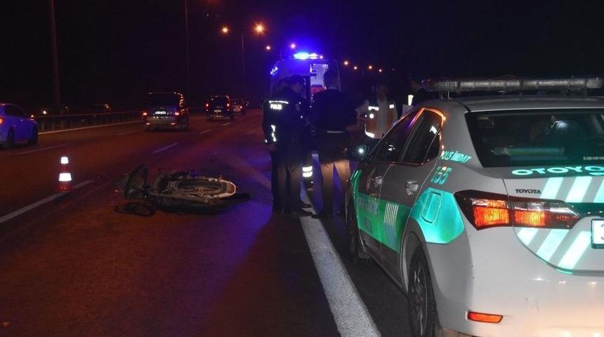 Motosiklet Kamyona &Ccedil;arptı: 1 &Ouml;l&uuml;