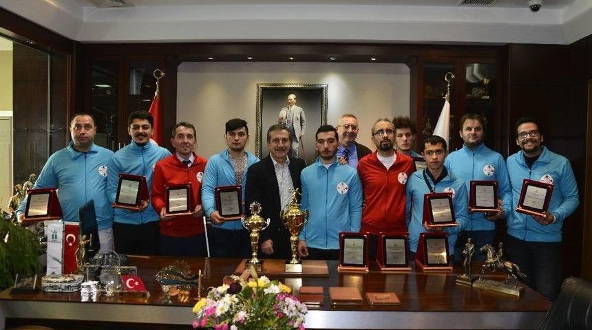 Şampiyonluk Sevincini Başkan Ata&ccedil; İle Paylaştılar