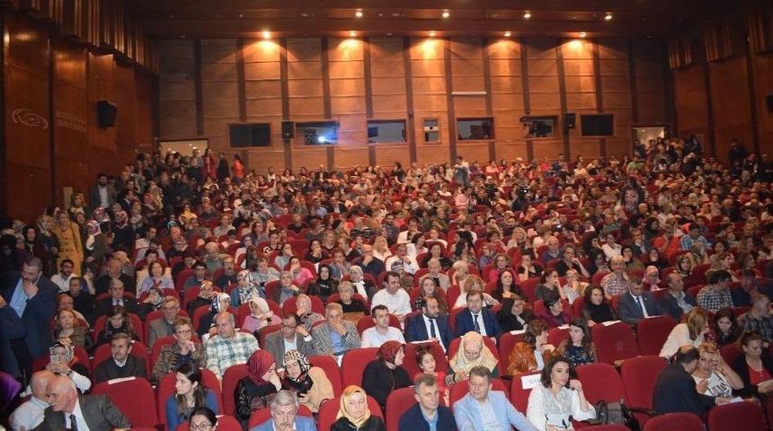 Kocaeli T&uuml;rk&uuml;leri Alb&uuml;m&uuml;&rsquo;n&uuml;n Tanıtımı Sanat&ccedil;ılarla Ger&ccedil;ekleştirildi