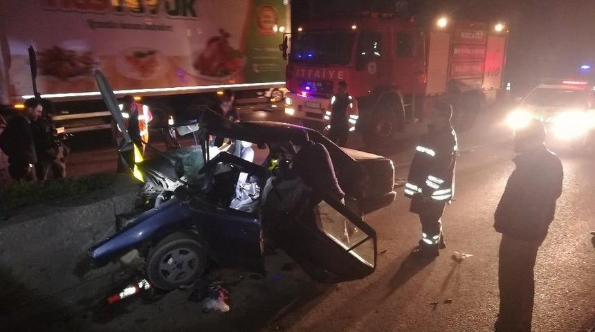 Tem&rsquo;de Gişelere &Ccedil;arpan Otomobildeki 24 Yaşındaki Gen&ccedil; &Ouml;ld&uuml;