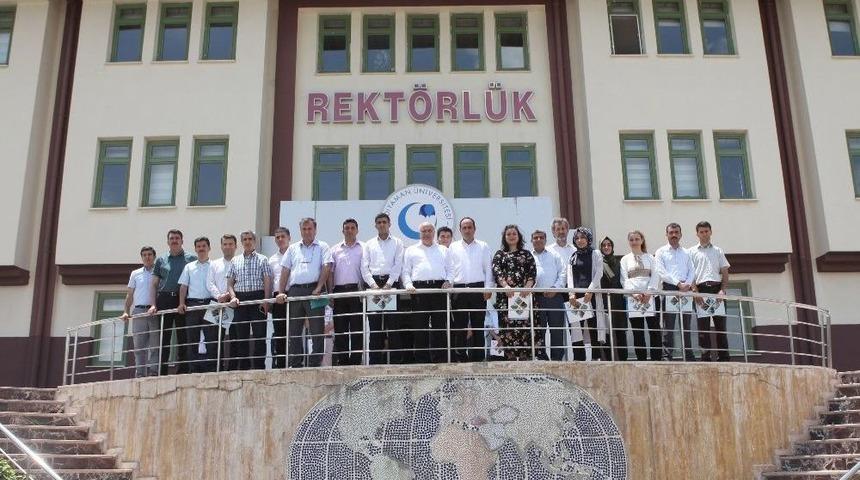 G&ouml;revde Y&uuml;kselen İdari &Ccedil;alışanlara Belgeleri Verildi