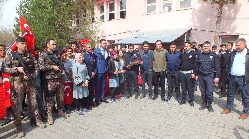 Lise &Ouml;ğrencilerinden Emniyet M&uuml;d&uuml;r&uuml;ne Pasta S&uuml;rprizi