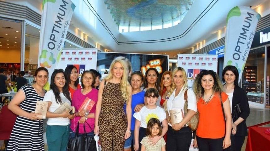 Tuğ&ccedil;e Işınsu, Adanalı Okurlarıyla Buluştu