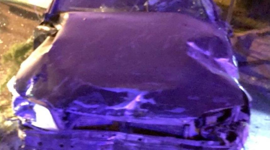 İki Otomobil &Ccedil;arpıştı: 3 Yaralı