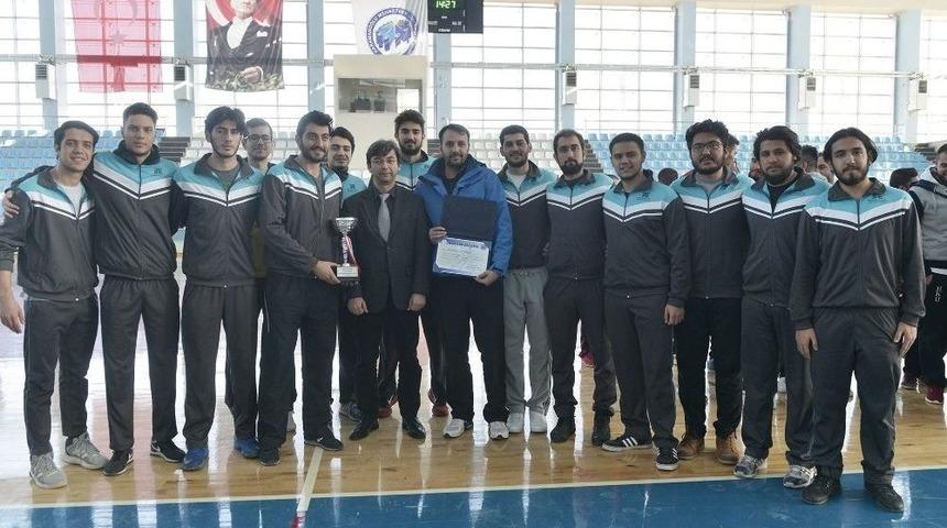 Karaman&rsquo;da &Uuml;niversitelerarası Basketbol 2. Lig M&uuml;sabakaları Sona Erdi