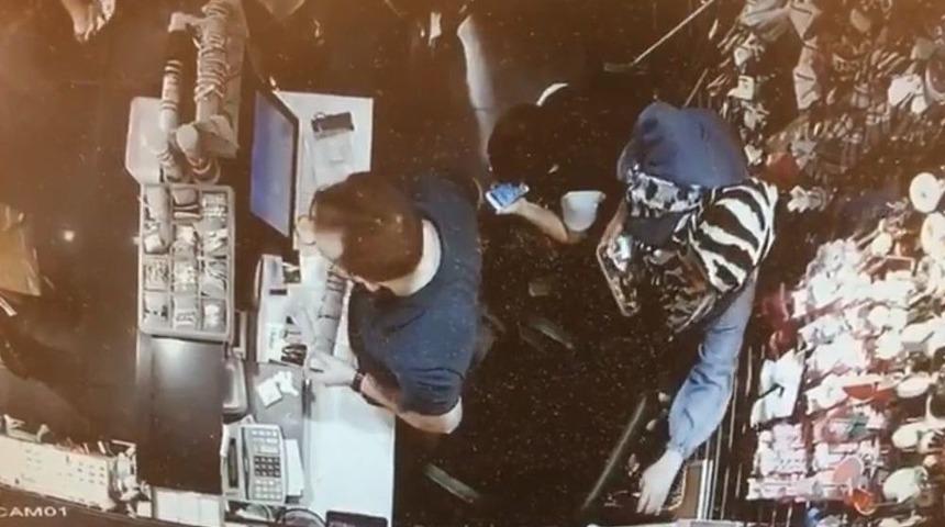 (özel) Avm’de “yok Artık” Dedirten Hırsızlık Kamerada