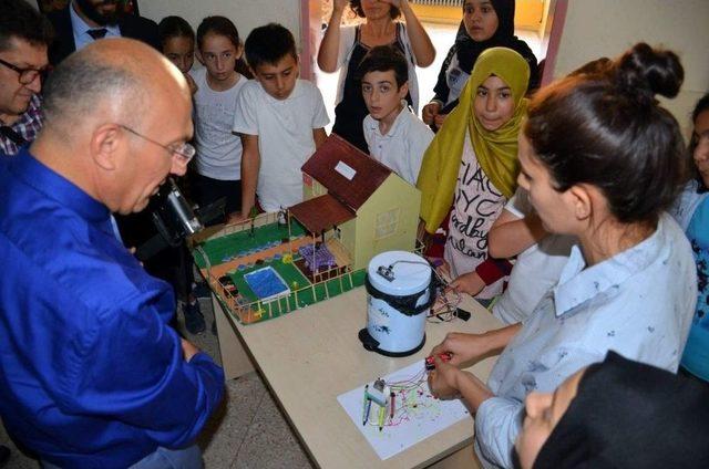 Özel Eğitim Sınıfında Sergi Heyecanı