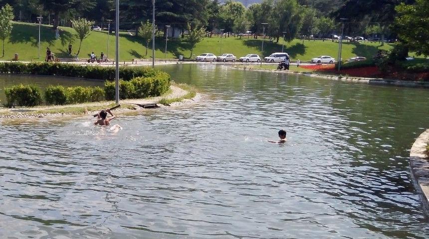 Bursa&rsquo;da S&uuml;s Havuzu Sezonu A&ccedil;ıldı