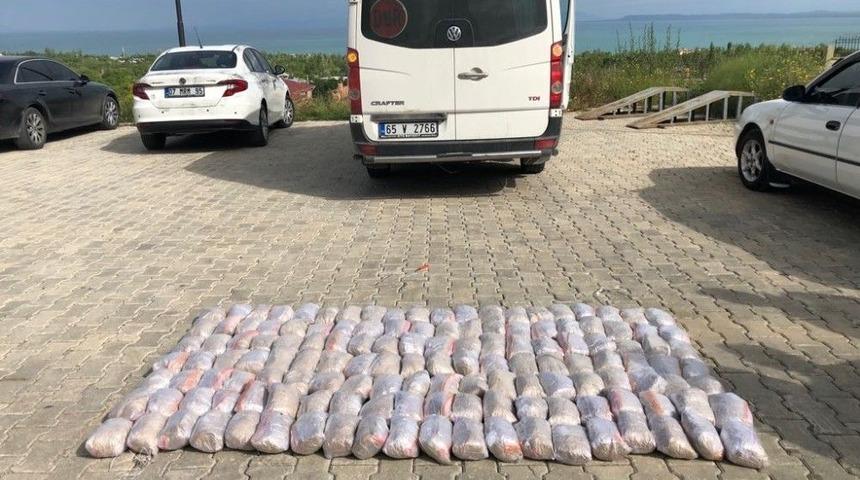 Van&rsquo;da Yolcu Minib&uuml;s&uuml;nde 141 Kilo Eroin Ele Ge&ccedil;irildi
