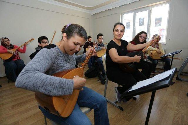 Odunpazarı’dan Bağlama Kursu