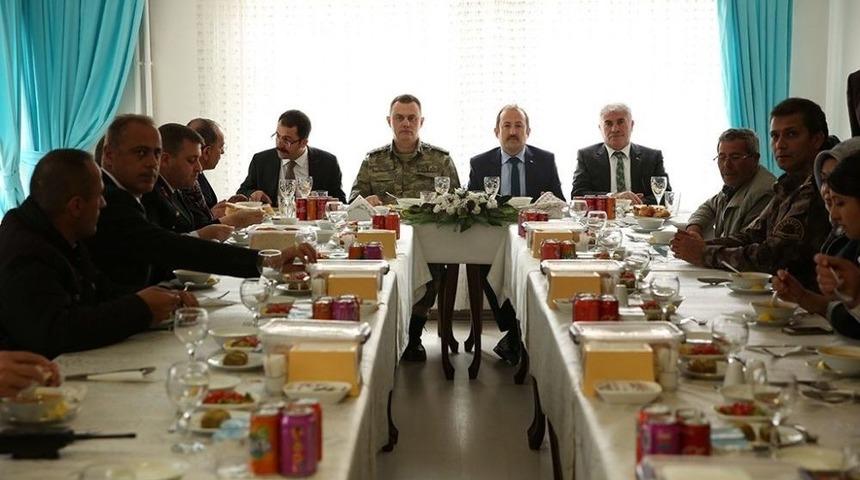 Vali Ali Hamza Pehlivan, Şehit Aileleriyle Yemekte Bir Araya Geldi