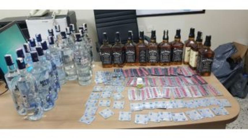 Durdurulan Ara&ccedil;ta Ka&ccedil;ak İ&ccedil;ki İle Cinsel Haplar Ele Ge&ccedil;irildi