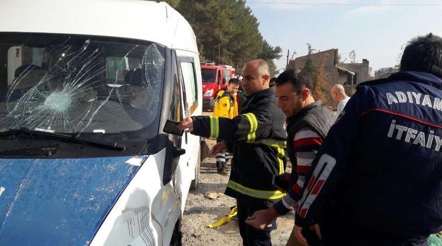 Minib&uuml;s Yan Yattı: 1 &Ouml;l&uuml;, 2 Yaralı