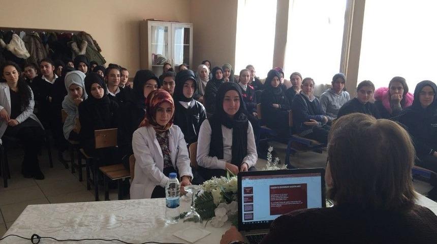 &Ccedil;omaklı &lsquo;tarihe Yazılmış Erzurumlu Kadınlar&rsquo;ı Anlattı