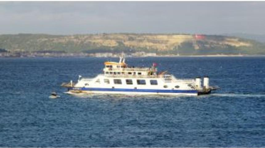 Bozcaada&rsquo;da Feribot Seferlerine Fırtına Engeli