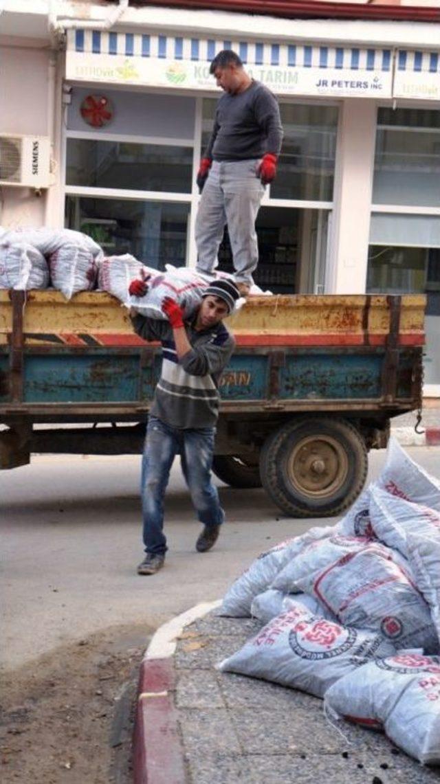 Sarıgöl’de Bin Aileye Kömür Yardımı