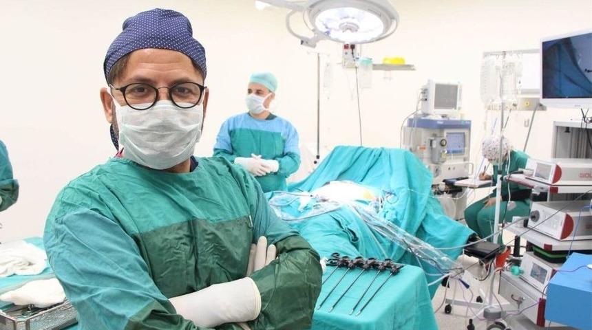 Bin Hastanın 48 Ton G&ouml;bek Yağını Ameliyatla Eritti