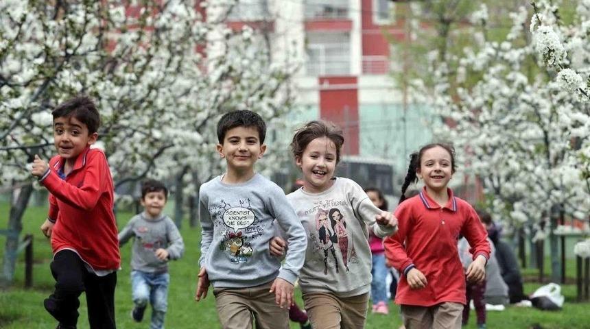 Bağcılar’da Bahar Nostalji Bahçeleri’nde Yaşanıyor