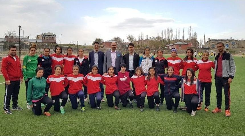 Ağrı Asp Gsk Kadın Futbol Takımında Parola İkinci Lig