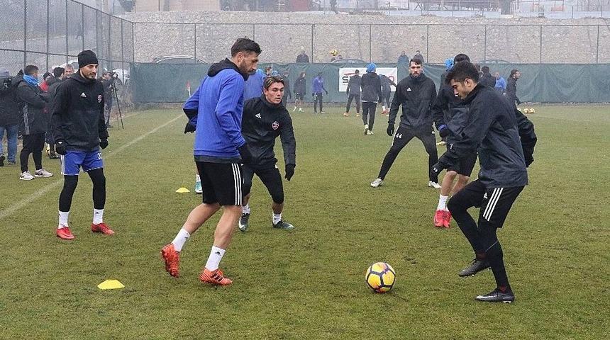 Levent A&ccedil;ıkg&ouml;z: "fenerbah&ccedil;e Ma&ccedil;ında Y&uuml;reğini Ortaya Koyacak Arkadaşlar Lazım&rdquo;