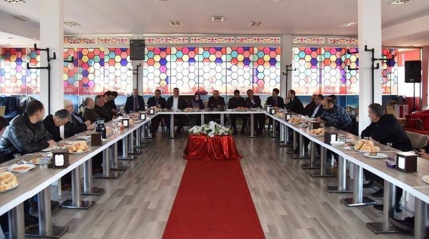 Başkan &Uuml;z&uuml;lmez, Muhtarlarla Bir Araya Geldi