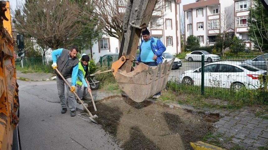 Kartepe&rsquo;de Bozuk Kaldırımlar Onarılıyor
