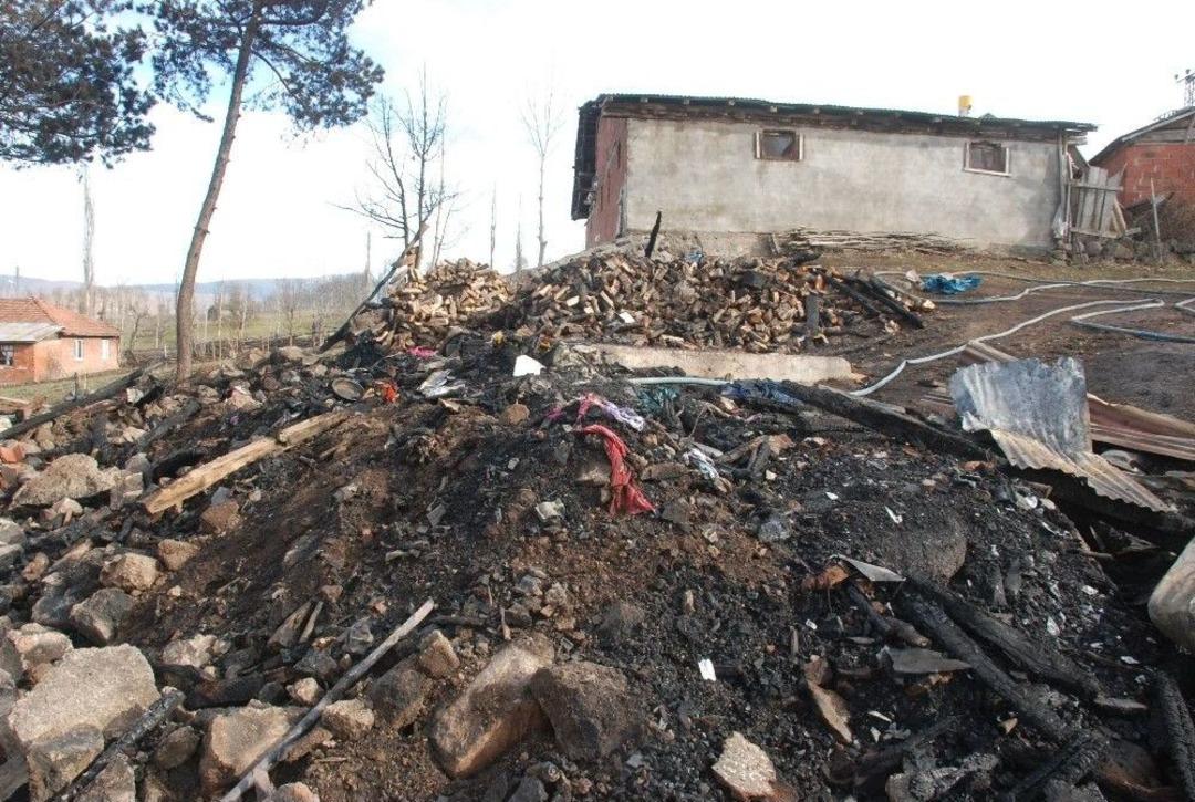 3 &Ccedil;ocuğun Yanarak &Ouml;ld&uuml;ğ&uuml; Olayda Kapının Kilitli Olduğu İddiası