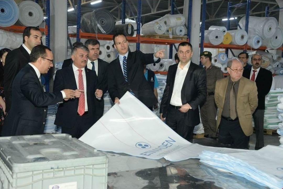 Vali Yazıcı, Yersa Sentetik Dokuma Fabrikasını Ziyaret Etti