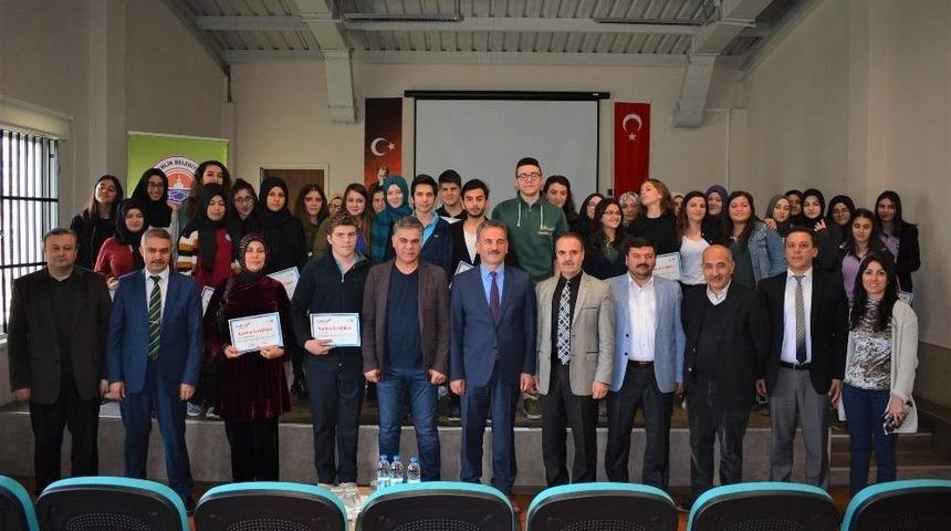 Yazarlığa İlk Adımı Atanlar Sertifikalarını Aldı