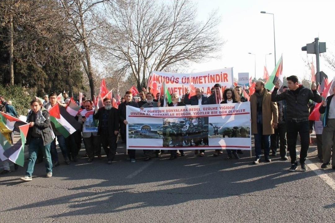 B&uuml;y&uuml;k Kud&uuml;s Y&uuml;r&uuml;y&uuml;ş&uuml;nde Binler Trump&rsquo;ın Kararına &lsquo;hayır&rsquo; Dedi