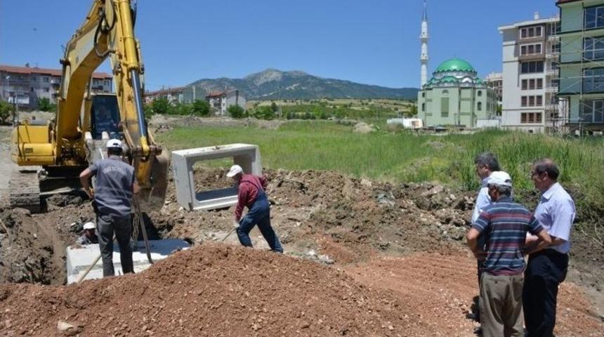 Gediz Belediye Başkanı Ak&ccedil;adurak, Yatırımları Yerinde İnceledi