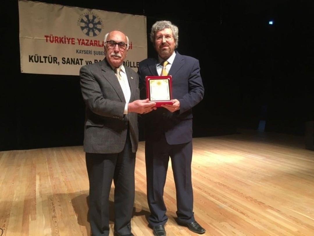 K&uuml;lt&uuml;r, Sanat Ve Başarı &Ouml;d&uuml;lleri Sahiplerini Buldu