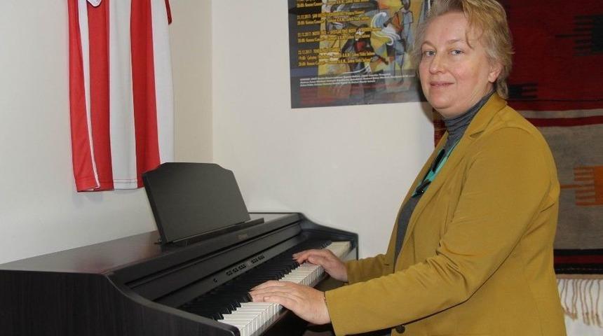 Om&uuml;&rsquo;den 5 G&uuml;nl&uuml;k M&uuml;zik Festivali