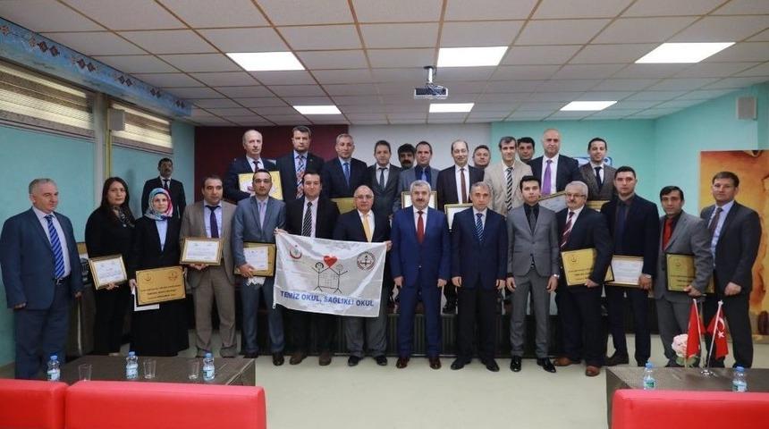 K&ouml;rfez&rsquo;de 14 Okula Beyaz Bayrak