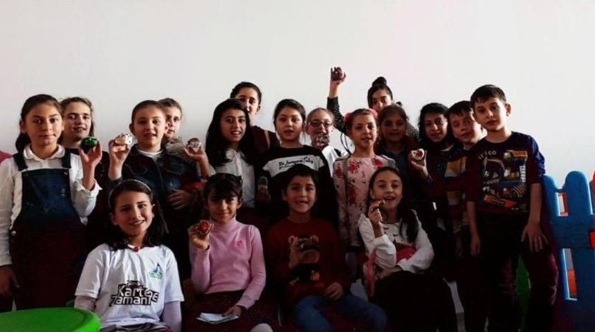 Kartepe Belediyesi &Ccedil;ocuk Kul&uuml;b&uuml; Hayallerini Taşa Resmetti