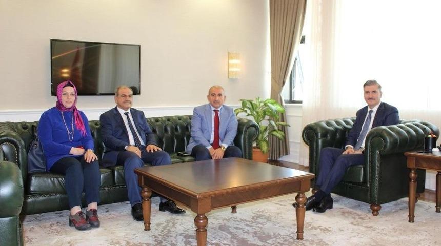 Başkan Kara M&uuml;steşar G&uuml;m&uuml;ş Yeni Hastaneyi G&ouml;r&uuml;şt&uuml;