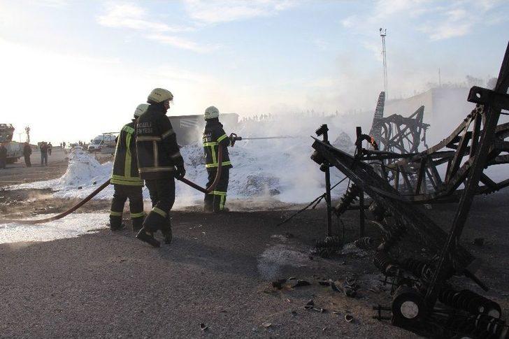 Elektrik Direğinden Düşen Kıvılcımlar Kimyasal Maddeleri Alev Alev Yaktı G1