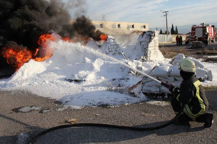 Elektrik Direğinden Düşen Kıvılcımlar Kimyasal Maddeleri Alev Alev Yaktı G5