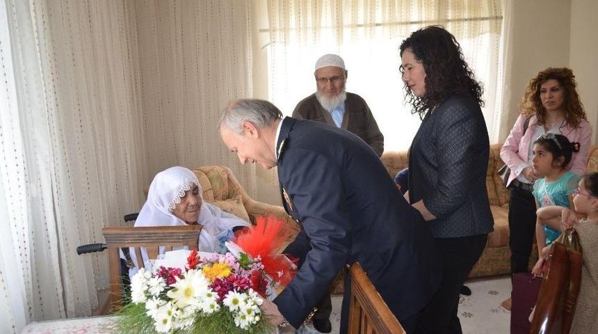 Emniyet M&uuml;d&uuml;r&uuml; Namal Ve Eşi Şehit Ailelerini Ziyaret Etti