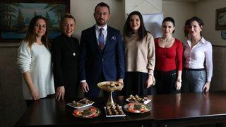 Magider ’manisa Tatlısı’ İçin Kolları Sıvadı