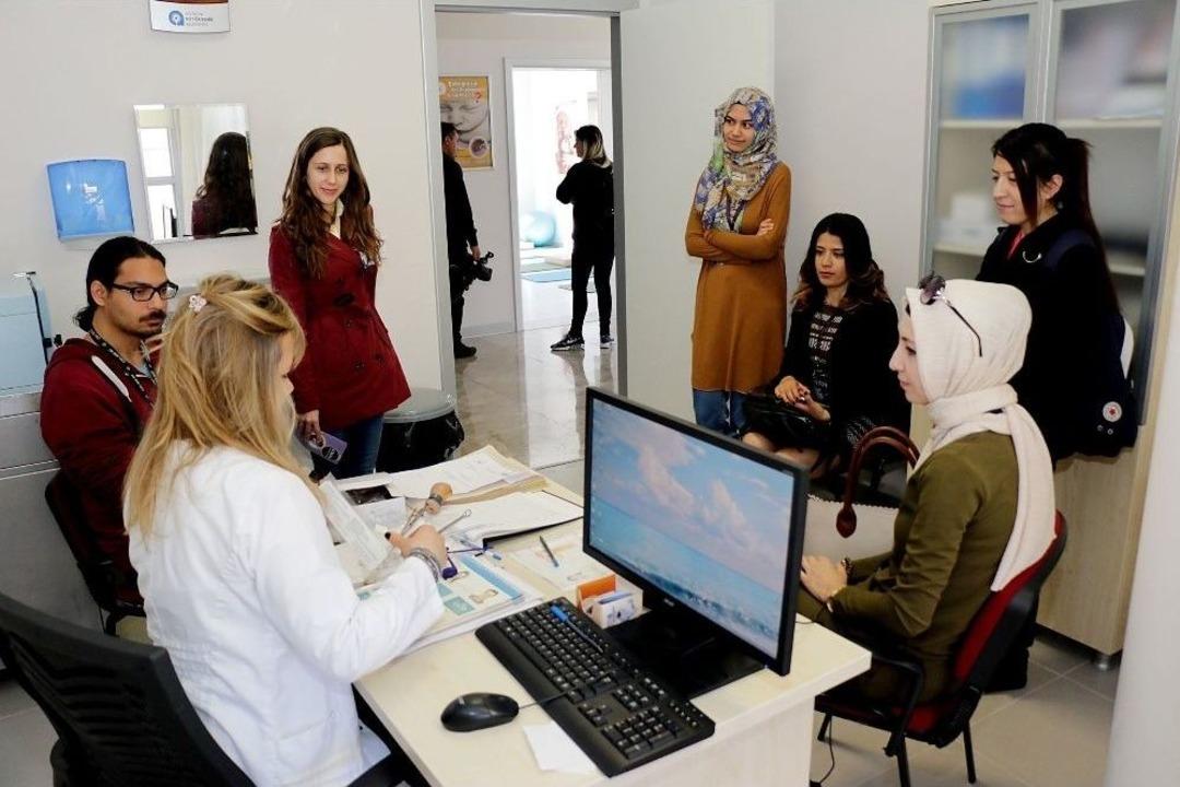 Şehit Dr. Atilla Nizam Sağlıklı Hayat Merkezi Şifa Dağıtıyor