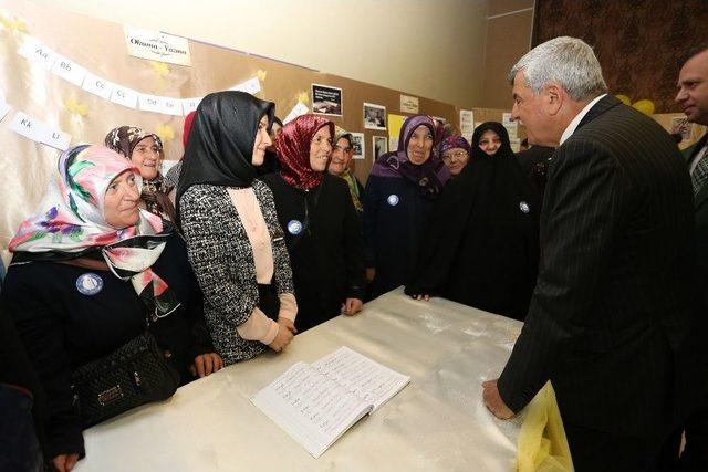 Sarı Rengin Her Tonu Sergisi Kartepe’de Açıldı