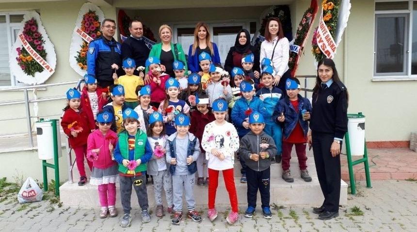 Minikler Polis Amcalarını Ziyaret Etti