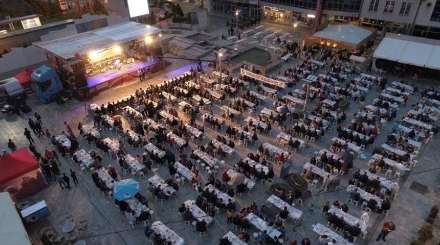&lsquo;bereket Konvoyu&rsquo; Sırbistan Tutin&rsquo;de