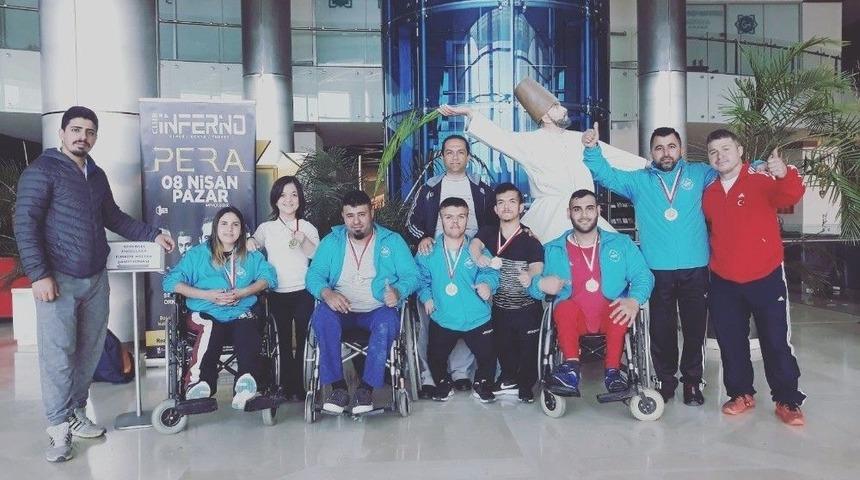 Asat Sporcuları Madalyaları Topladı